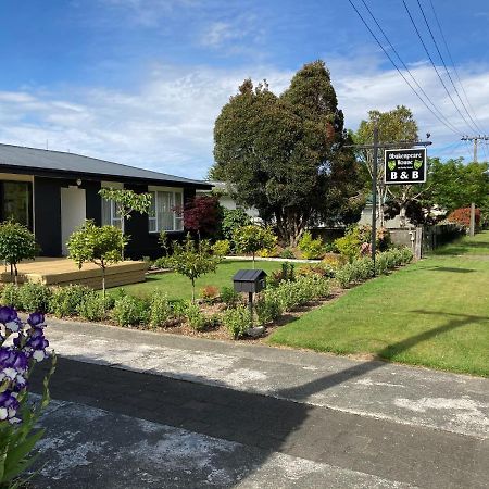Shakespeare House Bed & Breakfast Te Anau Exterior photo