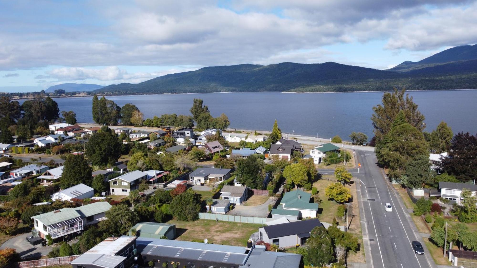Shakespeare House Bed & Breakfast Te Anau Exterior photo